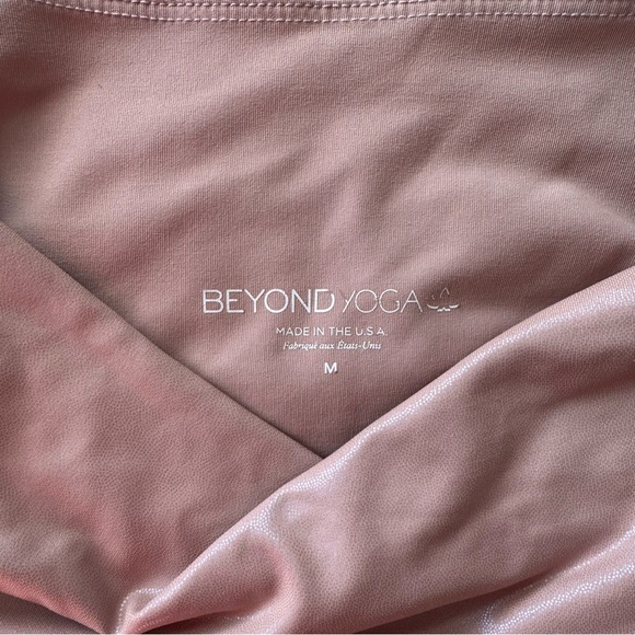 Beyond Yoga Pearlized High Waisted Midi Legging Brazen Blush Rose Shinny medium - Picture 7 of 8